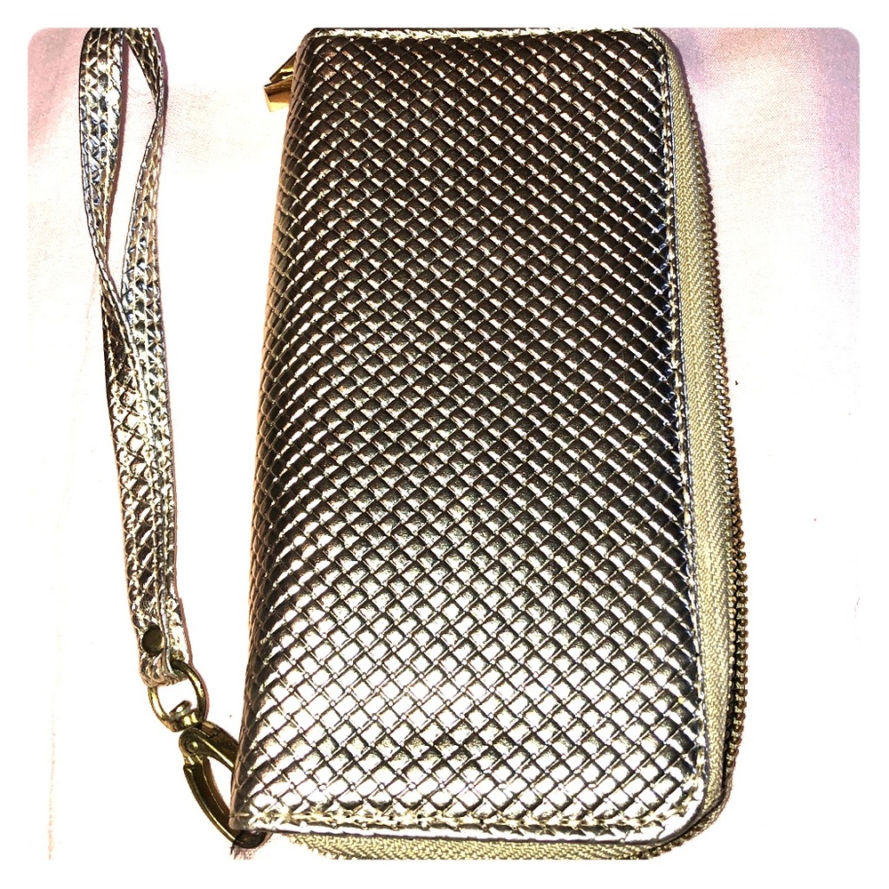 Buckle Wristlet/wallet